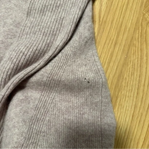 100% cashmere long ribbed sleeve lilac purple v neck women’s sweater medium - Picture 2 of 8
